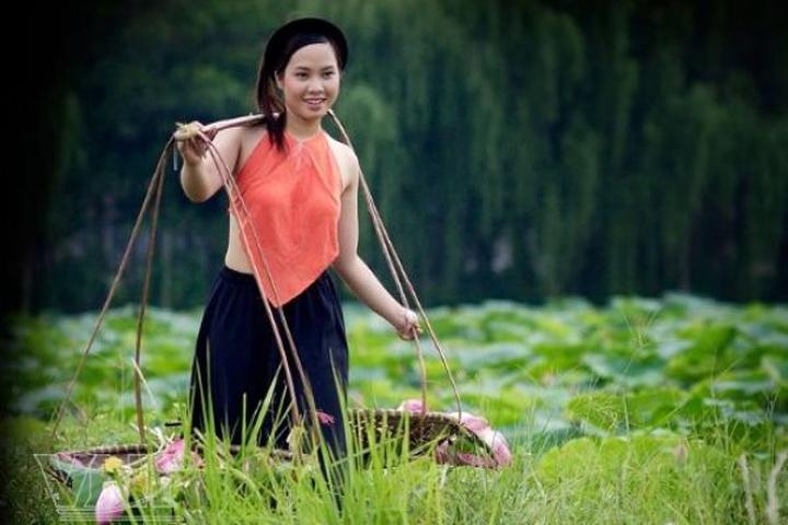 Phương Oanh diện set đồ 50 - Cảm hứng video marketing từ Hotspot Matrix