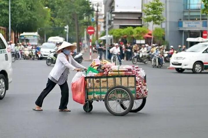 Hotspot Matrix: Biến 4 kiểu áo sơ mi dìm dáng, xỉn thành cơ hội marketing đột phá